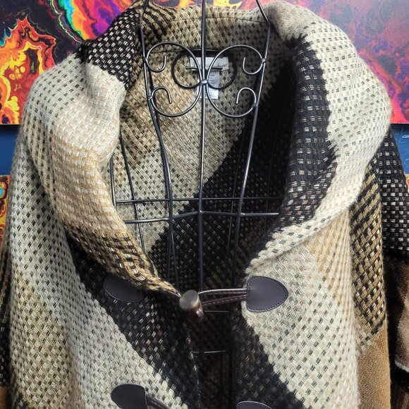 Collection Eighteen ~ ONE Size ~ Button Shawl Wrap ~ Excellent Condition - Picture 5 of 8